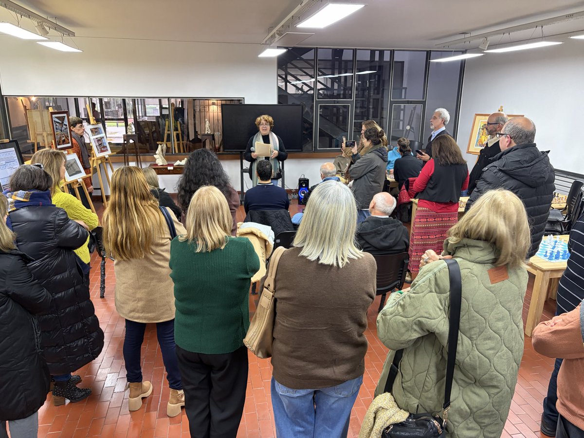 MuniChivilcoy's tweet photo. 📚 La Biblioteca Popular "Antonio Novaro" celebra un nuevo aniversario.

Desde hace años, este espacio es un verdadero patrimonio cultural de Chivilcoy, promoviendo la lectura, el conocimiento y el encuentro de generaciones de vecinos.

En este nuevo aniversario, funcionarios y vecinos  saludamos a quienes forman parte de la institución y trabajan diariamente para mantener viva su historia y fortalecer su valioso aporte a la comunidad.

¡Feliz aniversario a la Biblioteca Popular "Antonio Novaro"! 🎉📖💙

@BritosGuillermo