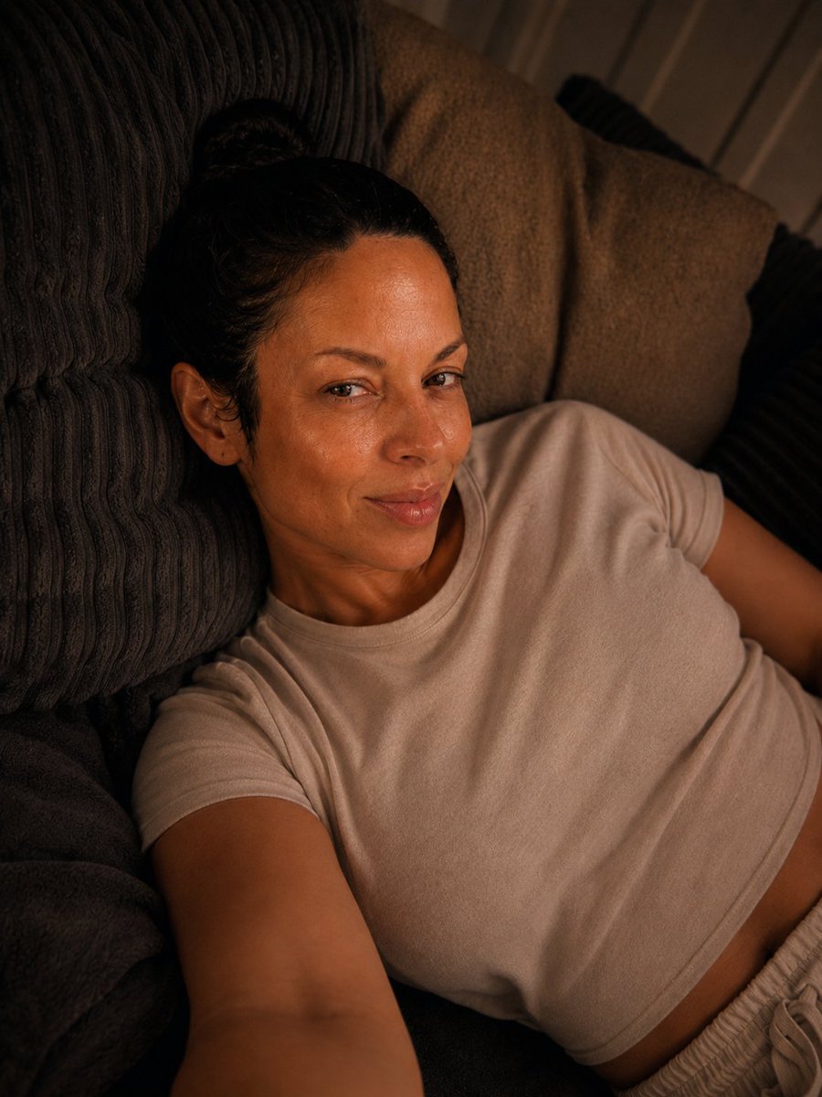 CaraB_1993's tweet photo. Freshly moisturised, dangerously comfy… and waiting for someone to come spoon me! Worst part of being single!!!
#CheekyVibes #CouchMood #FreshFaced #FlirtyEnergy #CosyButDangerous #SelfieTime https://t.co/SAwWYe1fzg