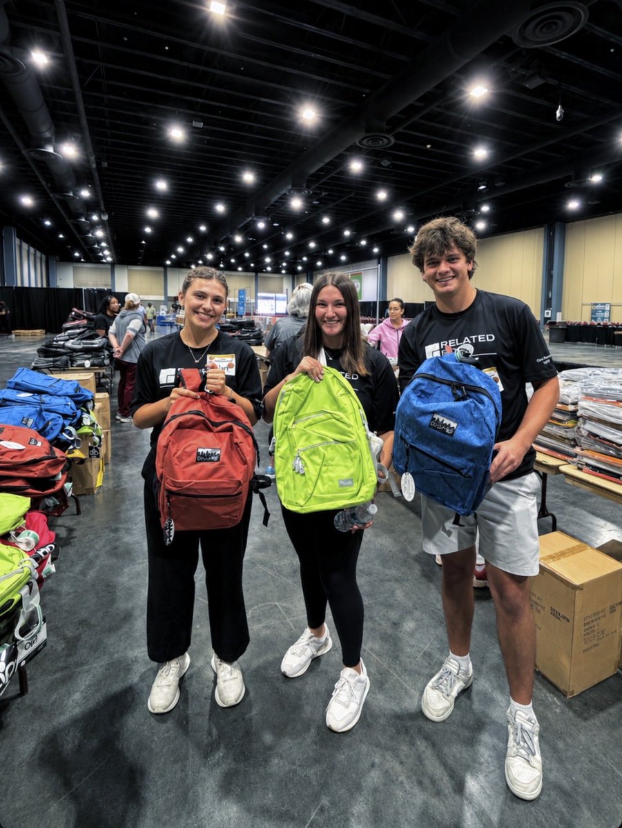 unitedwaypbc's tweet photo. Behind every student who walks into school feeling confident is a community that showed up. For more than 12,000 Palm Beach County students, that support starts with volunteers who give their time to make Back to School PBC! possible. Sign up today at https://t.co/FgetgRllkW. https://t.co/jYFFPlX74y