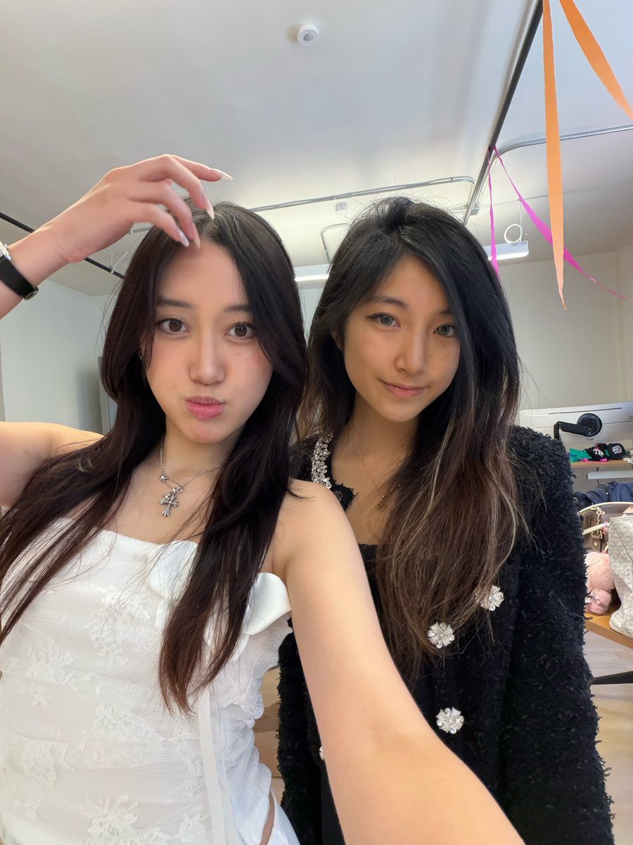Vivian Cai tweet media