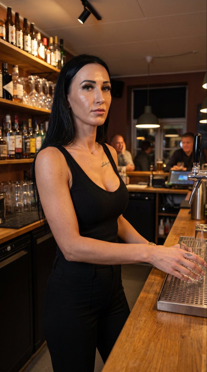 TheaHansen_'s tweet photo. Ville du henvende dig til mig som bartender? https://t.co/o3abMubOax