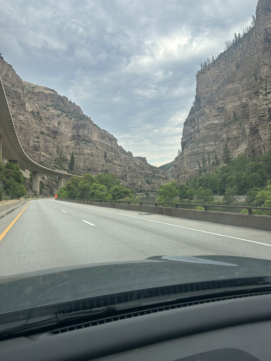 whosdev_'s tweet photo. this state is so pretty, I’m so happy I was displaced here in my youth https://t.co/yfWMQe294W