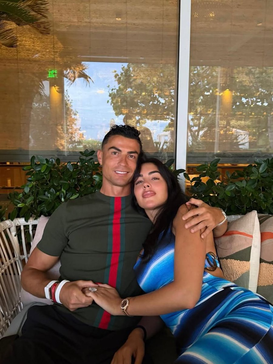 HakeemHub7's tweet photo. The Goat deserves happiness. ♥️🐐

👑 More than a football legend - just enjoying life's beautiful moments. ♥️🇵🇹 https://t.co/whfDcdecPg