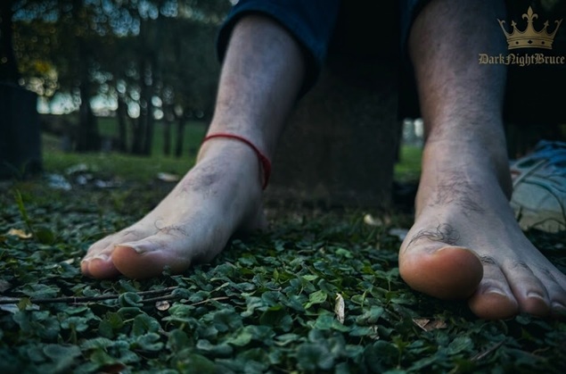 darknightbruce1's tweet photo. Morning ritual. These feet wake up ready to be served.  

Your first tribute of the day should already be on the way.  

DarkNightBruce1 in bio 👇

#MaleFeet #GayFeet #FootDom #SoleWorship #DarkNightBruce1 https://t.co/kshwhF0ZcF
