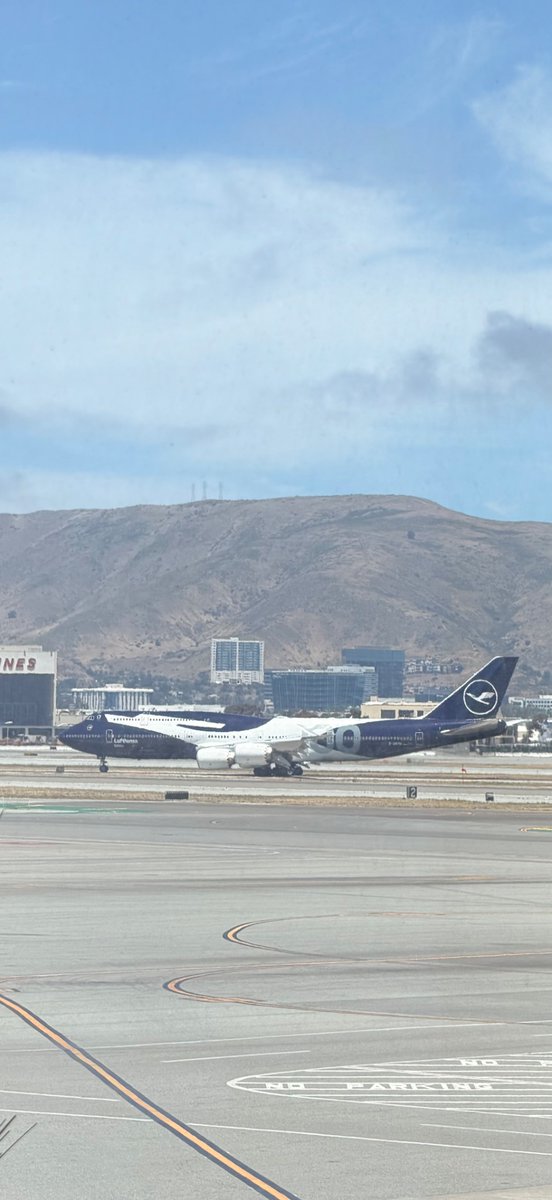 0xhaust's tweet photo. @JordanWeir45 @lufthansa @Airbus @MUC_Airport @BostonLogan @Saint1Mil @Andyyyyrrrr @roadworkauditor @jamjake01 @thenewarea51 Almost as good, SFO on Saturday https://t.co/ixYmC6fI8j