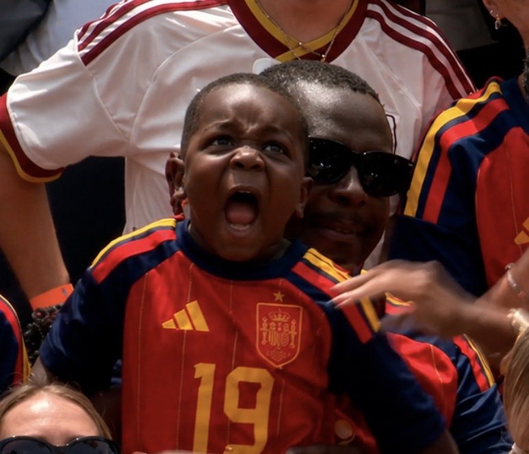 paupecf's tweet photo. 💣🚨 | EL HERMANO DE LAMINE YAMAL, KENYE, TRAS EL PARTIDO ANTE FRANCIA

🗣️ “La tortilla de patata es mejor que la tortilla francesa, la Sagrada Familia es mejor que la Torre Eiffel, las torrijas son mejores que los croissants, el queso manchego es mejor que el roquefort y, por supuesto, España es mejor que Francia”