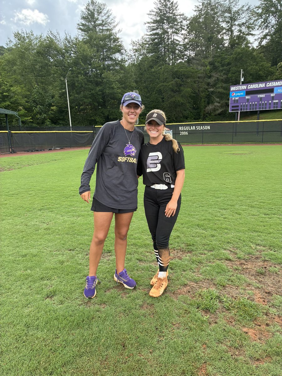 MaddieTayl_1717's tweet photo. Got to spend the day with @CatamountSB! I absolutely loved the camp that they put on. Despite the rain showers I had loads of fun and can’t wait to be back! Go Catamounts!💜
@BEP_Polk @Mads_Arm2Strong @Clift_coach https://t.co/v3uxTgZkFN