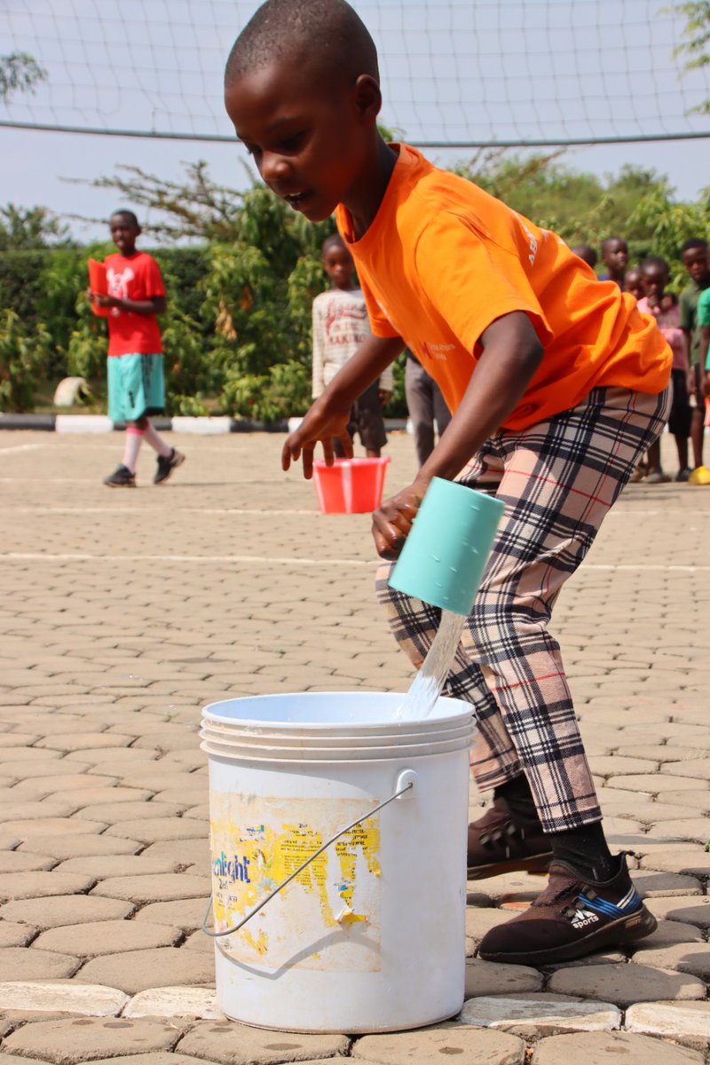 GSF_RC's tweet photo. Day 4 of #RunBugesera focused on Adaptation & Problem Solving. Children strengthened teamwork, communication, & adaptability through engaging activities. They also took part in a charity initiative by providing a family living in @NtaramaBugesera with solar power.
@BugeseraDistr https://t.co/Fe3zzM0Esp