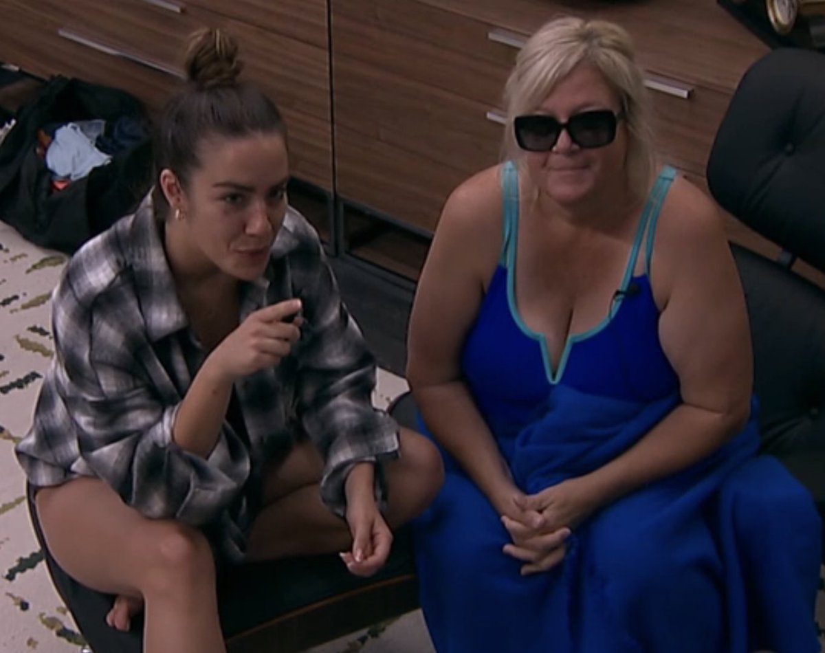 AMikeBloomType's tweet photo. #BB28

Angela and Dee spy Drew leaving the gym after his conversation with Kamu on the HoH cam

Angela: "I don't think he's telling us everything"
Dee: "He's not. He's holding his cards too close" https://t.co/EUoCbHOH1A
