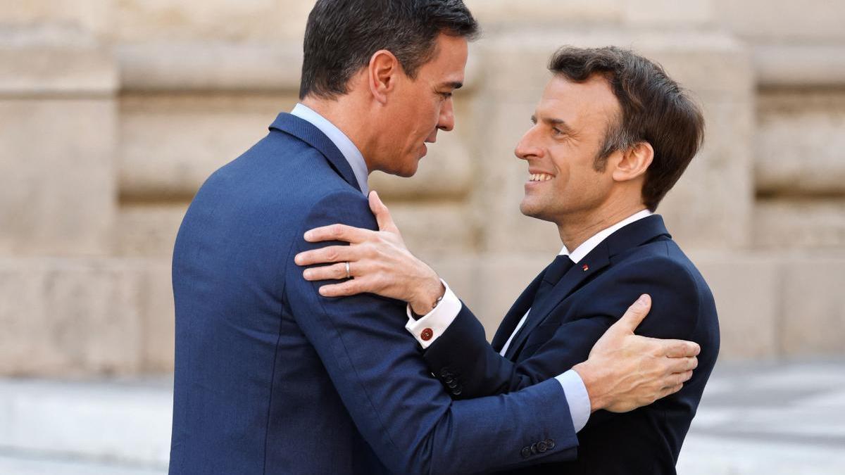 jmdelalamo's tweet photo. -Reconocerás que España fue mejor
-¿Qué tal tu hermano? https://t.co/e6NOJ5YJ9k