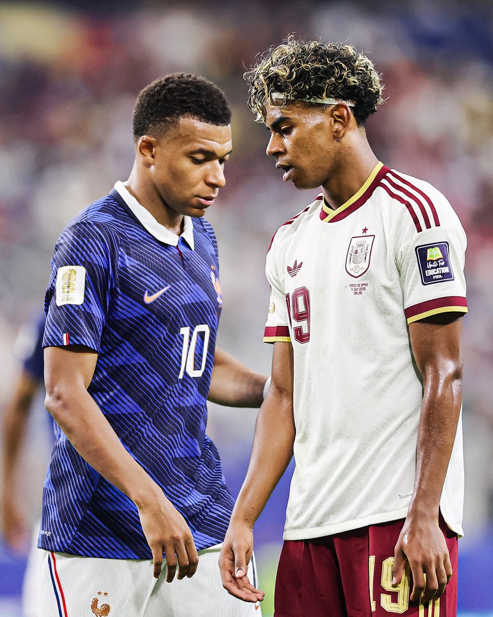 ItsManishX's tweet photo. 🚨 Lamine Yamal vs Kylian Mbappé: Head-to-Head

In 11 meetings for club and country:

🇪🇸 Lamine Yamal — 9 Wins ✅
🇫🇷 Kylian Mbappé — 2 Wins ✅

A remarkable record for the 19-year-old sensation. 👀🔥 https://t.co/rlyhUgWv4k