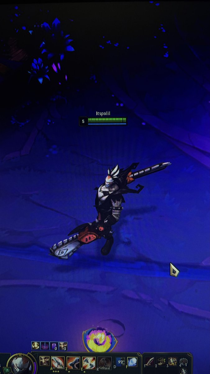 palilgr's tweet photo. J’ai le meilleur skin sur draven je veux rien savoir https://t.co/pIHa11Ewd3