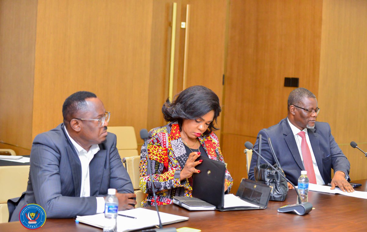 senatrdc's tweet photo. Sous la présidence de l’Honorable Célestin VUNABANDI KANYAMIHIGO, la Commission Économique, Financière et de la Bonne Gouvernance (ECOFIN) du Sénat a poursuivi, ce lundi 13 juillet 2026, l’examen du projet de loi de finances rectificative pour l’exercice 2026.
Dans ce cadre, la Commission a successivement auditionné le Vice-Premier Ministre en charge des Transports, Voies de Communication et Désenclavement sur la situation du secteur des transports, notamment la problématique du Go Pass, le Président de la Chambre des Mines sur les préoccupations du secteur minier, ainsi que les experts du Ministère du Budget, venus apporter des éclaircissements techniques sur les dispositions du projet de loi relevant de leur compétence.