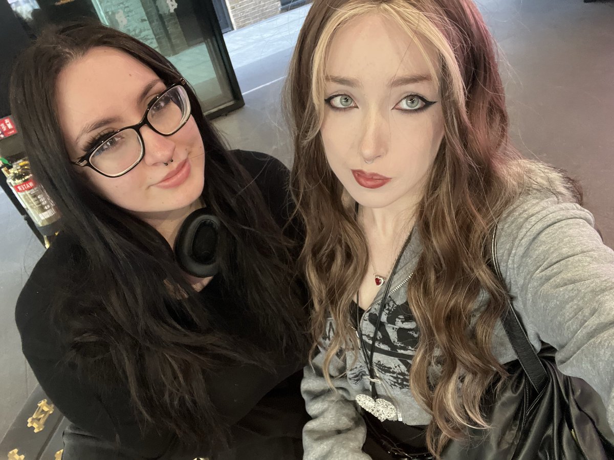 luziabellee's tweet photo. small throwback to london because i miss it and fran lowkey, also why do i look so scared of the corn dog lol 💀 https://t.co/tLq69CIIvw