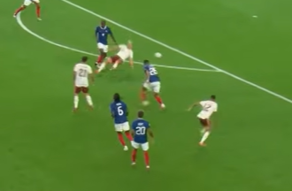 mariolk's tweet photo. @FabrizioRomano Y tus jugadores tenian ganas de jugar una final del mundo? O de que 3 tios dejan solo a un lateral no vas a hablar? https://t.co/twNU8ImkHw