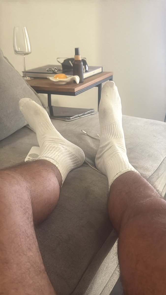 Ronthe11's tweet photo. Choke on my feet https://t.co/gveLKlLqbp
