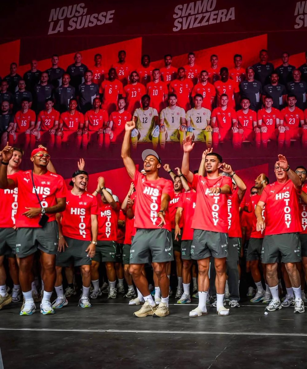alqaeed36's tweet photo. سويسرا🇨🇭 بتحتفل بالمنتخب بتاعها ومش مكسوفين ولا حد عندهم بيقولهم دا مسخت اوى حد يلحقنا،. 
 استقبال جماهيري واحتفال فى الاستاد برده.
@AhmedLSaadany https://t.co/ufWe4OSiaV