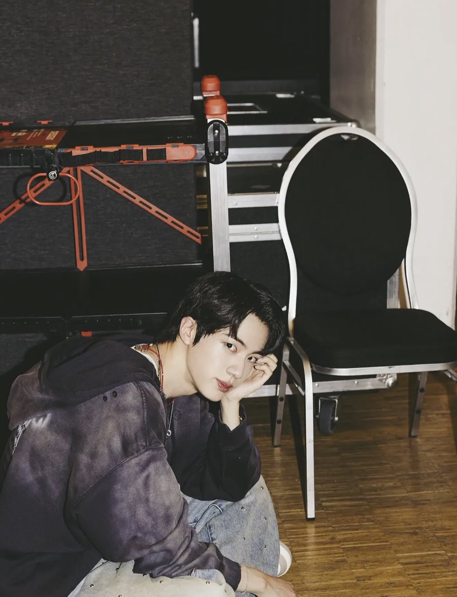 seokjinuhh's tweet photo. Finally free from Twitter jail, i’m baaaack! https://t.co/YLrYS8B2ke