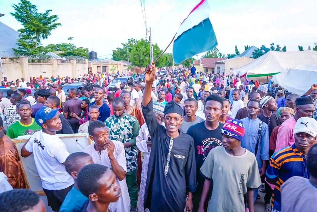 PantamiFound's tweet photo. A warm reception by PDP executives, elders, party stakeholders, and supporters in Kumo as @ProfIsaPantami, CON (Majidadin Daular Usmaniyya), arrived for his meeting with PDP leaders in Akko Local Government Area today. https://t.co/2c0LhXH5cY
