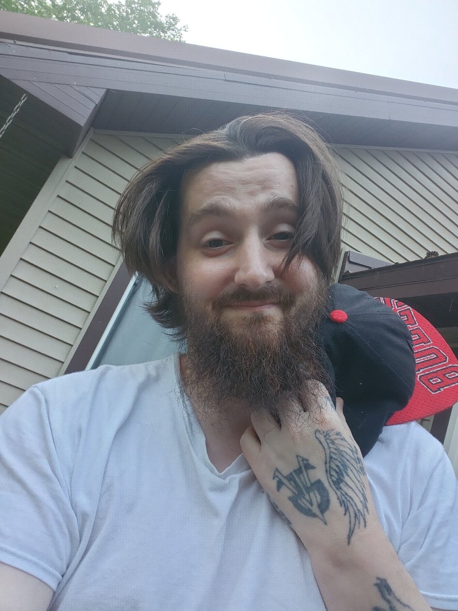 DennyLapinskas's tweet photo. 35 single never married no kids no job and no fucks givin any takers https://t.co/avpUjKg8dS