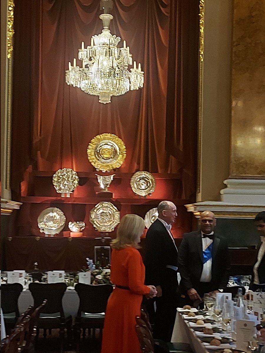 janemwilliams's tweet photo. All dressed up for the @WCITLivery summer banquet at Goldsmiths Hall. https://t.co/iyYCFXgwyi