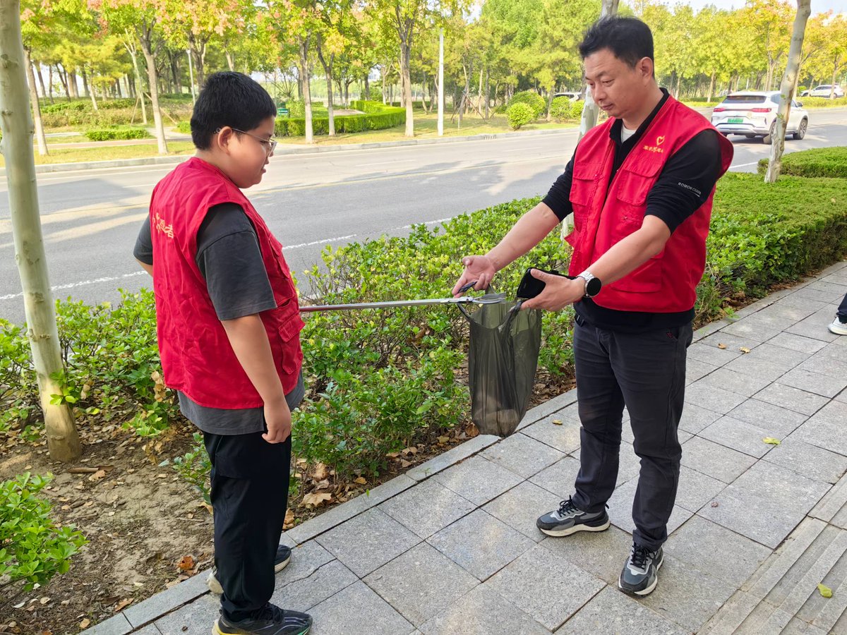 rippo_ff14's tweet photo. Our neighborhood park cleanup is this Saturday (9am-12pm)! Bring gloves u0026 water—fresh air + friends, what more do you need Join us! #CommunityAction https://t.co/Cqklgzqbu8