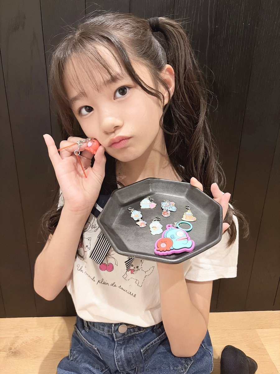 DP_SARII925's tweet photo. おは🪄#さりい 🪄

夏休みꕀ🍉🌻まで後少しだ！
そろそろ荷物を持ち帰らないと！🛍
なんと！
今回はもう終業式の日に
👩🏻‍🦰に🚗³₃お願いしてあるのだ<( ¯﹀¯ )>ﾏﾅﾝﾀﾞｿﾞ

算数の割合のテストあるー
がんばる💯

大好きなハンギョドンとさゆりちゃん🐟🐙うれしい🎁ありがとう🥹💜大切につかうね💕︎ https://t.co/lT4ExBUaYd