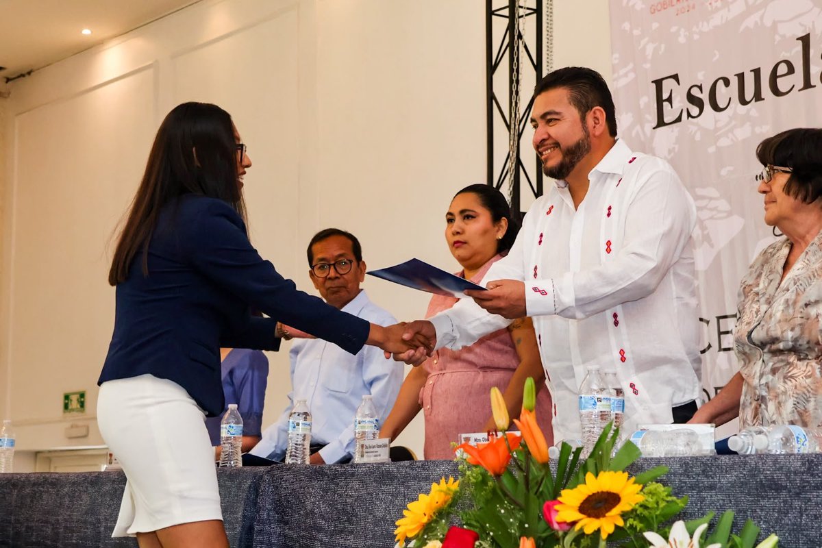 SECC40CHIAPAS's tweet photo. 🔸Sección 40 presente en la graduación de la Escuela Normal Superior de Chiapas🔸 https://t.co/Z9tDfeu4H9