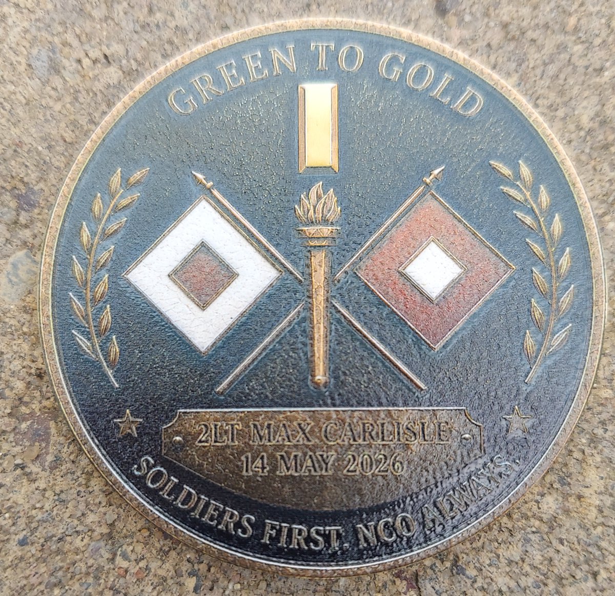 bluelinecustom's tweet photo. One of our recent US Army full color challenge coins with a little bit of a rustic feel. The challenge coins are made of brass and have a ribbed exterior and are 50mm in size. #customchallengecoins #challengecoins #armychallengecoin #militarychallengecoin #militarygifts https://t.co/NgNqJZY1wd