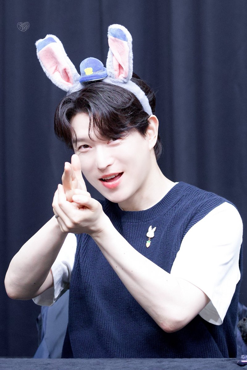 DearUniverse04's tweet photo. Happy birthday to Forestellaโs cutie eldest and warm-hearted vocalist, Bae Doohoon! ๐ฅณ๐
Wishing you endless happiness, good health, and countless reasons to smile ๐๐
#๋ํ ๋ผ๊ฐ_์ธ์์_์จ_๋
#Happy_Doohoon_Day
#ํฌ๋ ์คํ
๋ผ #Forestella @official_fore
#๋ฐฐ๋ํ #BAEDOOHOON #DOOHOON https://t.co/WGmL0UeNxX