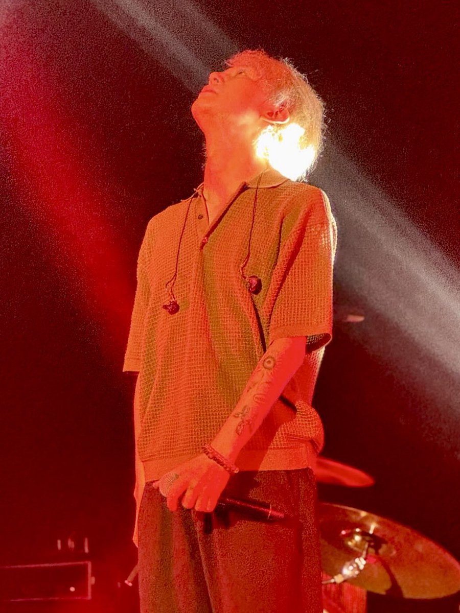 hiroro13221's tweet photo. 3年前は
頑張ってるのはいつもヒョンだけとユファンくんが言う一言に尽きる活動だった
力及ばずお蔵入りした悔しさから
今は頂いた仕事は誠心誠意挑んで
苦しい時寄り添ったファンの要望にも応えて
喜ぶ顔を見る事に命をかける人
オンマと同様に好きな事を思い切りやって幸でいてと願うだけ
#ユチョン https://t.co/05BmdLD8xZ