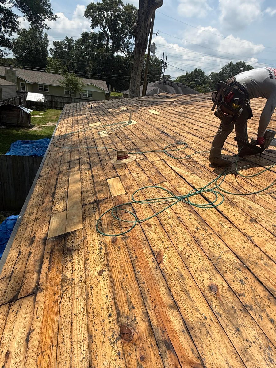 CanalesAnd37740's tweet photo. ✨ Build with confidence with Canales Construction And Roofing LLC 🏠
Professional roofing, siding, framing, and remodeling services backed by 18 years of experience.
📍 Louisiana
📞 225-276-4135

#RoofingServices #Construction #HomeRenovation #Louisiana https://t.co/KCZFL2mrBZ