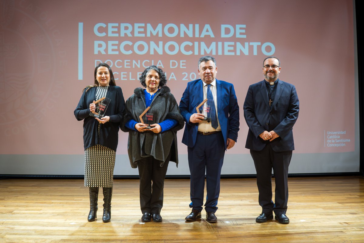 ucscconcepcion's tweet photo. Vicerrectoría Académica destaca gestión 2025 y la excelencia de la UCSC.

📲 Conoce más detalles de la ceremonia aquí: https://t.co/5rBa1RngBz https://t.co/aNo6pI0G4w