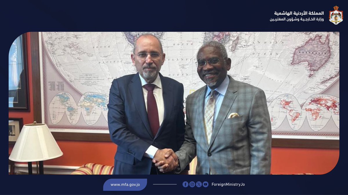ForeignMinistry's tweet photo. يلتقي الآن نائب رئيس الوزراء ووزير الخارجية وشؤون المغتربين أيمن الصفدي @AymanHsafadi رئيس الكتلة الديمقراطية في لجنة الشؤون الخارجية في مجلس النواب الأمريكي النائب جريجوري ميكس @RepGregoryMeeks، في واشنطن. 

#الأردن 
#الولايات_المتحدة https://t.co/QZ5BS0uiIa