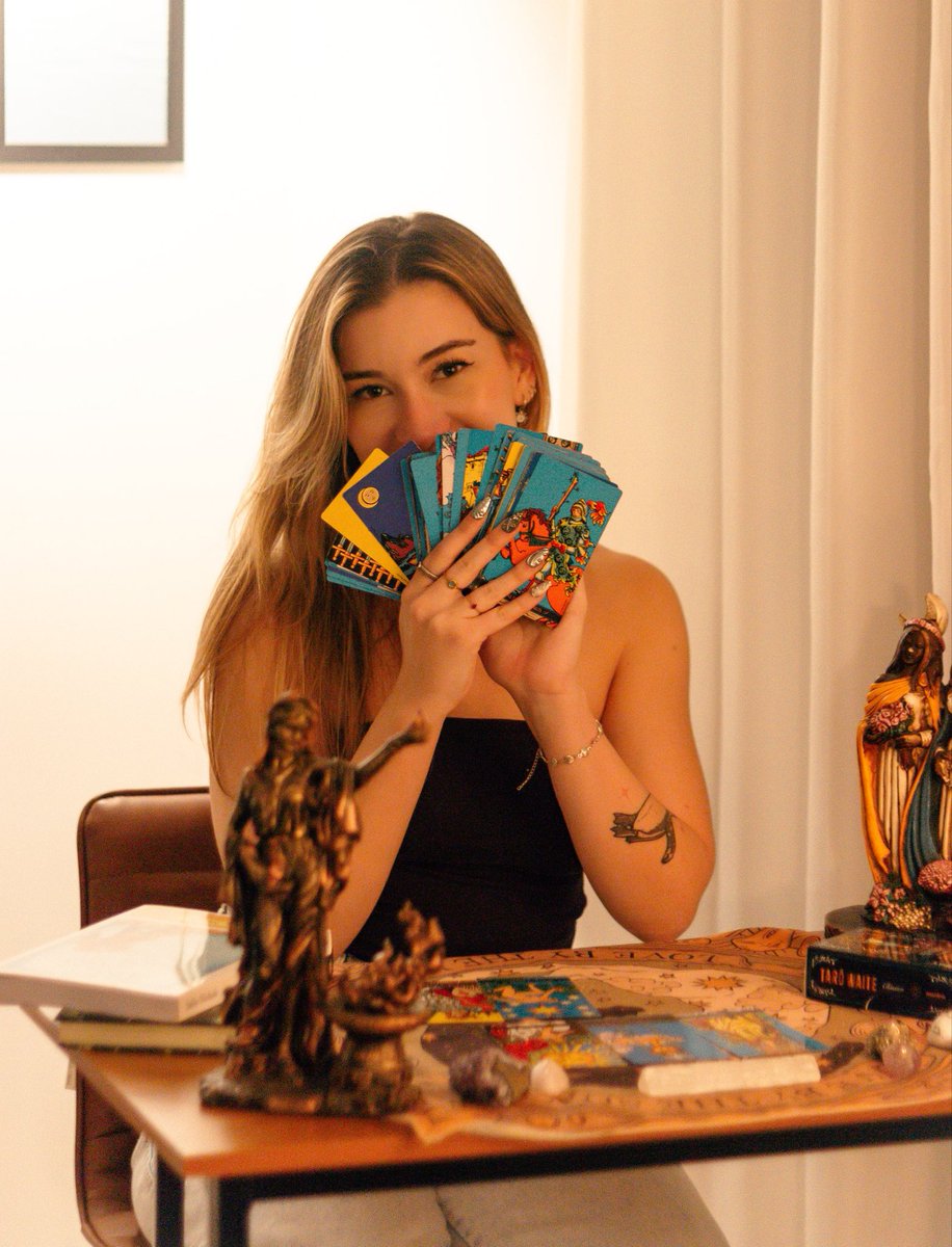 drumsspleasefab's tweet photo. mesa aberta para atendimentos de tarot e baralho cigano!! 
contato: https://t.co/xki80ndOIL 🐈‍⬛💋💗

segue o fio para ver meus feedbacks 🧶

#tarot #cartomante #tarô #baralhocigano #cartomancia #bruxa https://t.co/IDyQrGcNal