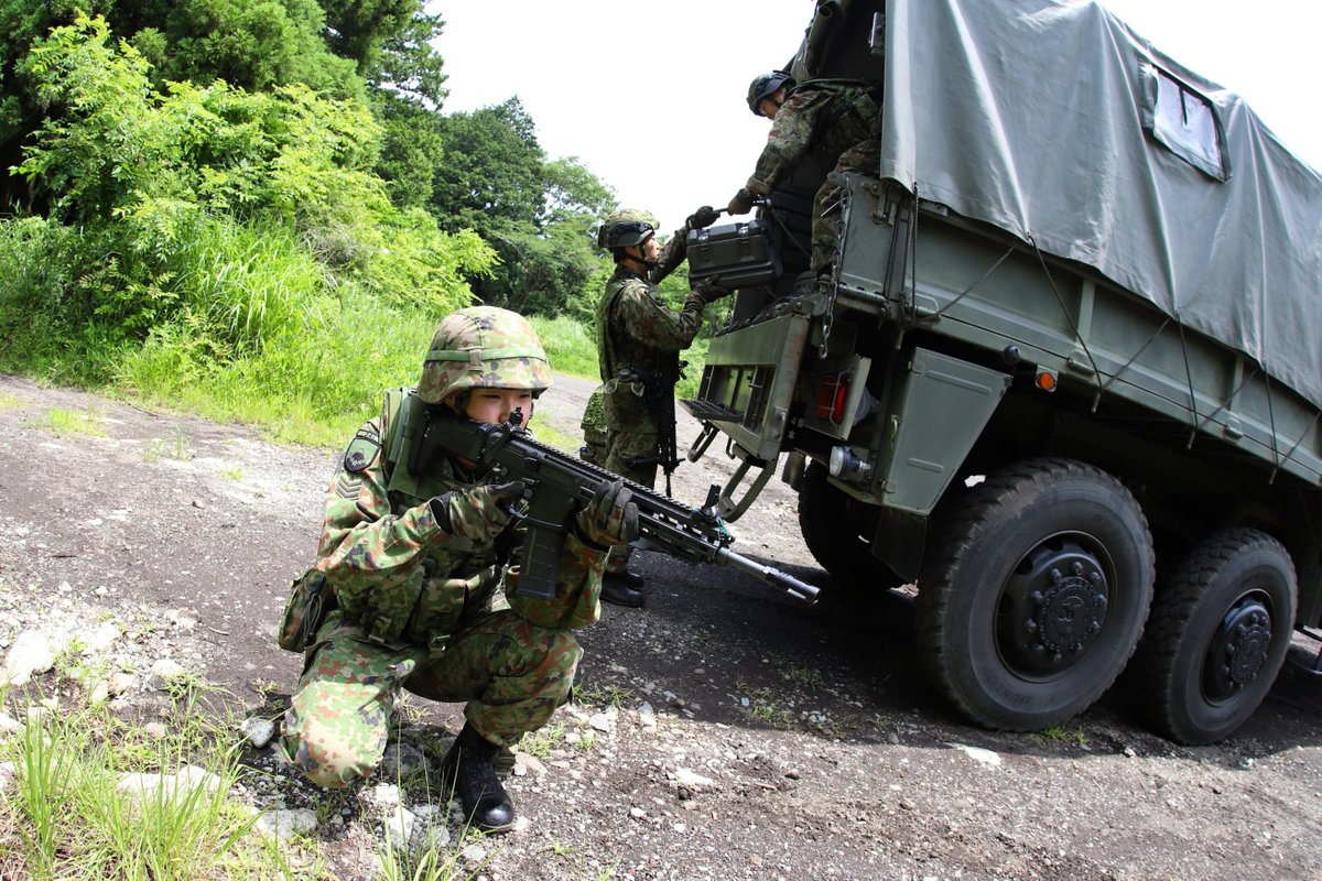 JGSDF_ITAZUMA's tweet photo. #第３４普通科連隊 の #補給小隊 が段列（後方支援）訓練を行いました。
今回は段列（後方）地域における警戒行動及び #野外炊事 により #カレー を主食とした調理を行い部隊に対する交付要領について演練し、訓練練度の維持・向上を図りました。

#板妻駐屯地 
#34i 
#段列 https://t.co/m6yoQlFTEd