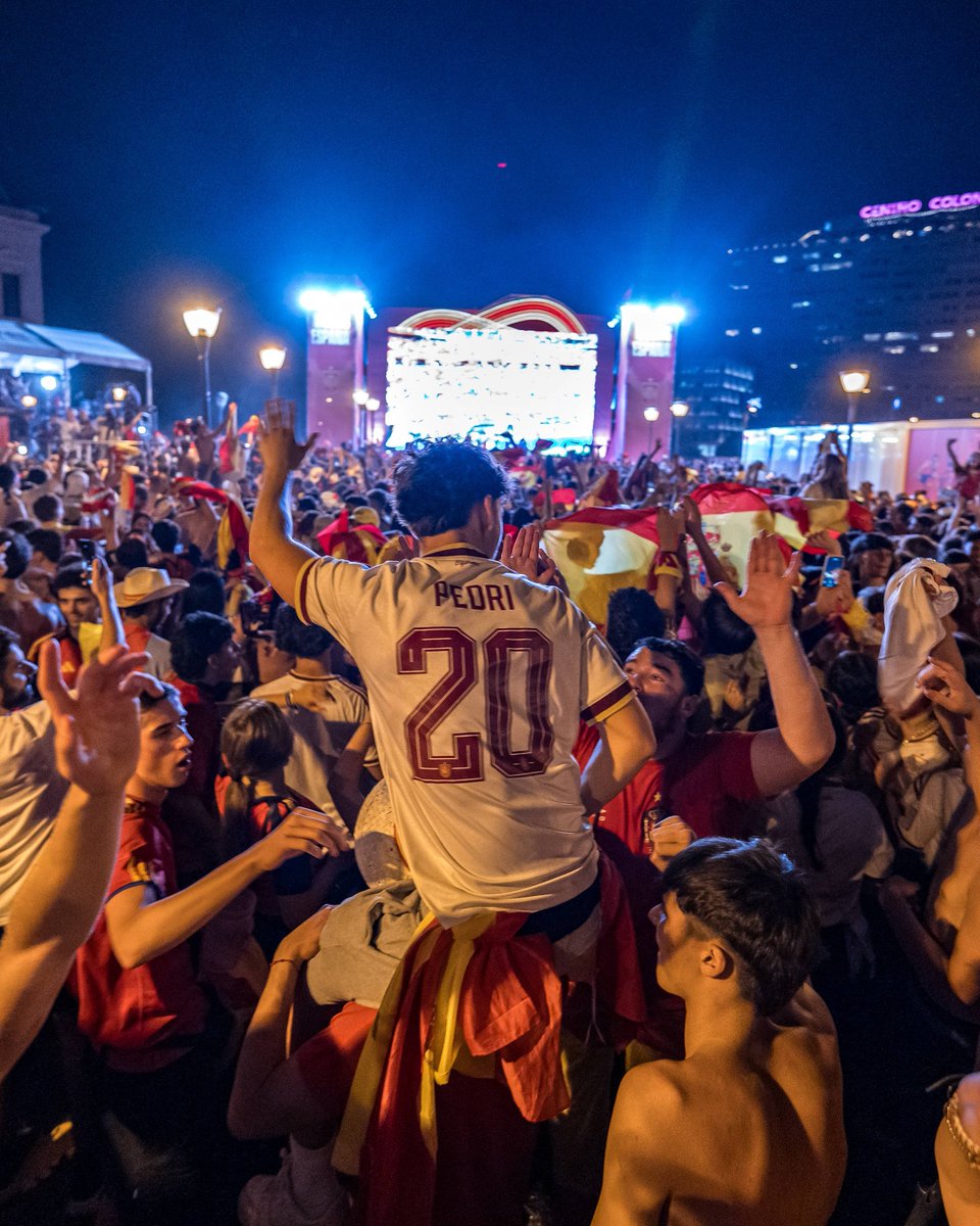 fifaworldcup_es's tweet photo. Madrid desborda de alegría 🇪🇸❤️

#CopaMundialFIFA https://t.co/nMKGxXFcwt