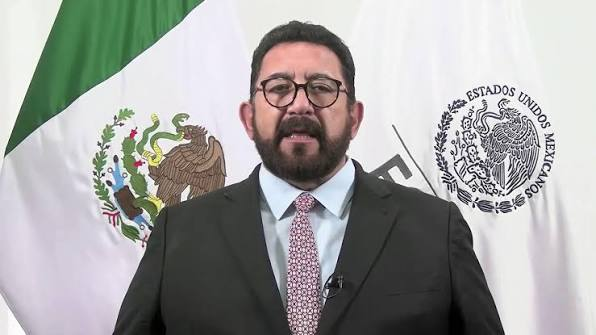 SergioSarmiento's tweet photo. Renuncia Ulises Lara como fiscal de asuntos relevantes de la FGR por "motivos personales". Obtuvo un título de abogado en fast track, impidió la aprehensión de Javier Corral en CDMX por acusaciones de corrupción de Chihuahua. Fue esposo de Lenia Batres. Es militante Morena. https://t.co/OAzUtvB81j