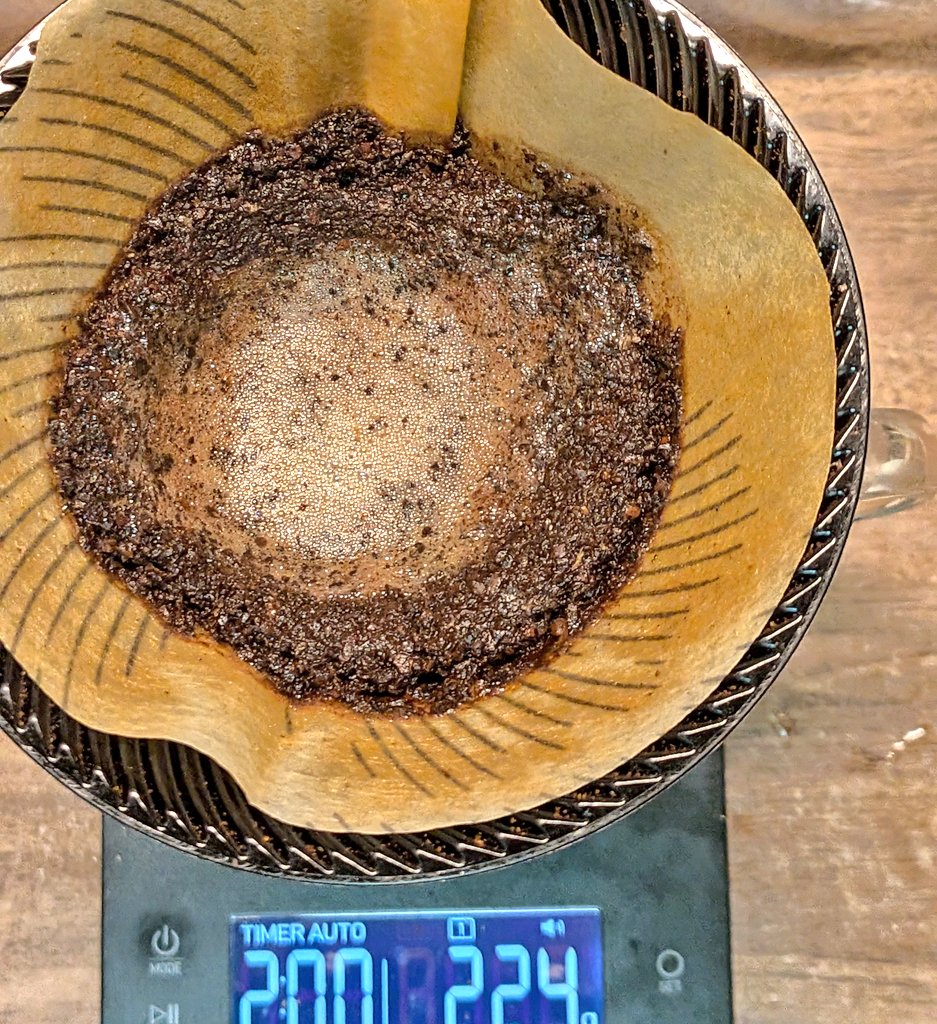 minkucoffee's tweet photo. おはようございます😊
今朝は中煎りのコロンビア🇨🇴トリマ
コクのあるボディ！😋

暑いですね～🥵
焙煎機も暑さで、連続焙煎しようとすると、エラーが出るようになった😅
休み休み焙煎しなくては！
今日も元気に🌟 https://t.co/btQGI7b7Nv
