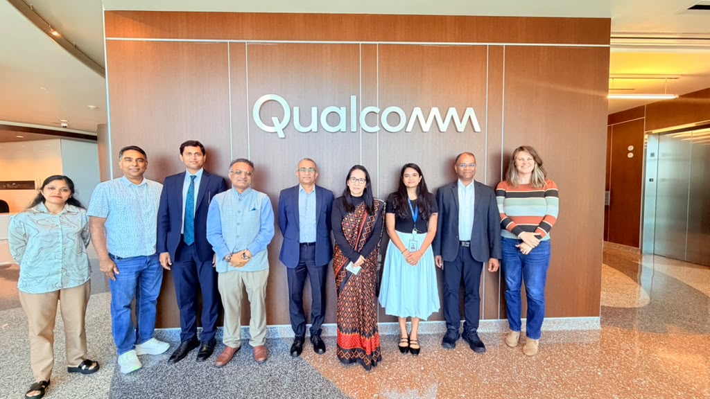 CGILosAngeles's tweet photo. Amb. Namgya Khampa, Deputy Chief of Mission accompanied by CG @drkjsrini visited Qualcomm HQs. They were briefed on Qualcomm's India operations including its growing linkages with India's startup ecosystem.

@MEAIndia @IndianEmbassyUS @IndianDiplomacy @Qualcomm @qualcomm_in @GoI_MeitY @DoT_India @SemiconIndia @rajen_vagadia @aksadek @SudeeptoRoy5  

#IndiaInLA #IndiaUS #IndiaInUSA #IndiaUSPartnership #IndiaUSTech #Qualcomm #TechnologyDiplomacy #Semiconductors #DigitalIndia #Innovation #ArtificialIntelligence #Robotics #ADAS #FutureMobility #CloudToEdge #MakeInIndia #IndiaUSRelations #CGILosAngeles
