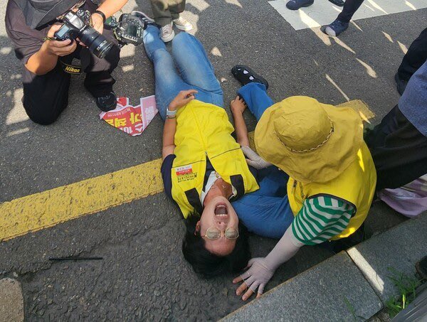 KORROOFTOPARODY's tweet photo. 홈플러스 근황

“이재명을 규탄한다!!”

🤣🤣🤣

그러게 누가 탄핵하래? https://t.co/QJGoSnAFoD