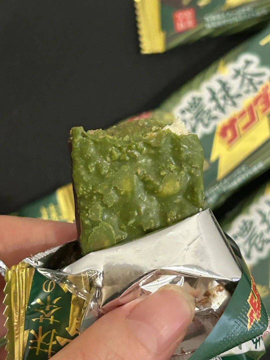 yummihow's tweet photo. Treat yourself and your besties to this crispy matcha rice cracker pack—perfect for late-night munching or post-work pick-me-ups! Who’s grabbing one first https://t.co/ri3jPaL8ZE