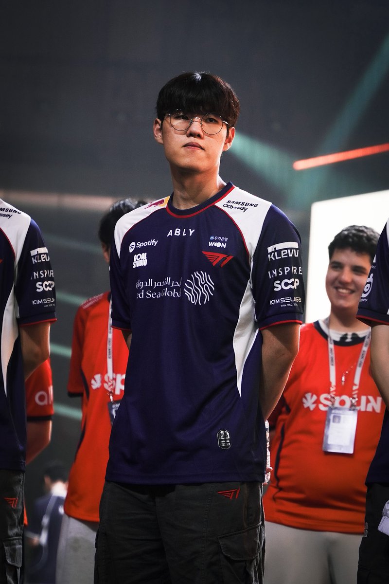 helonog_'s tweet photo. T1 League Of Legends https://t.co/9PdCBmLOSM