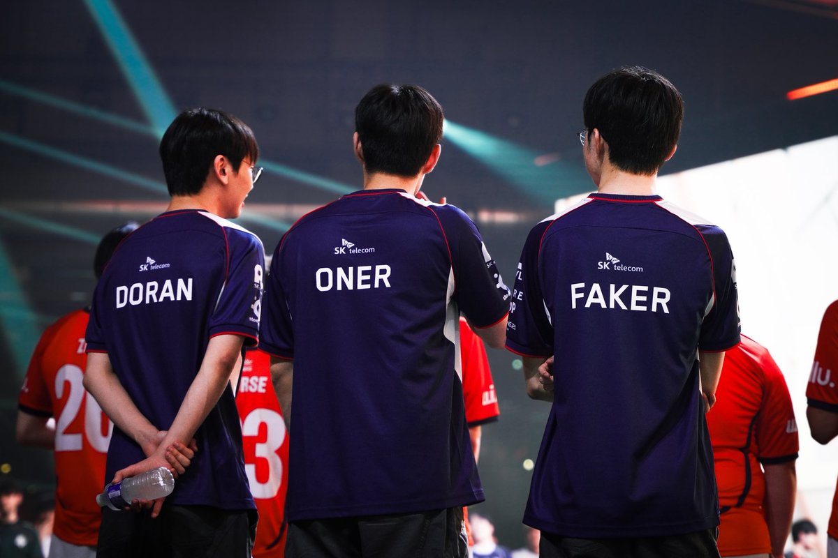 helonog_'s tweet photo. T1 League Of Legends https://t.co/9PdCBmLOSM