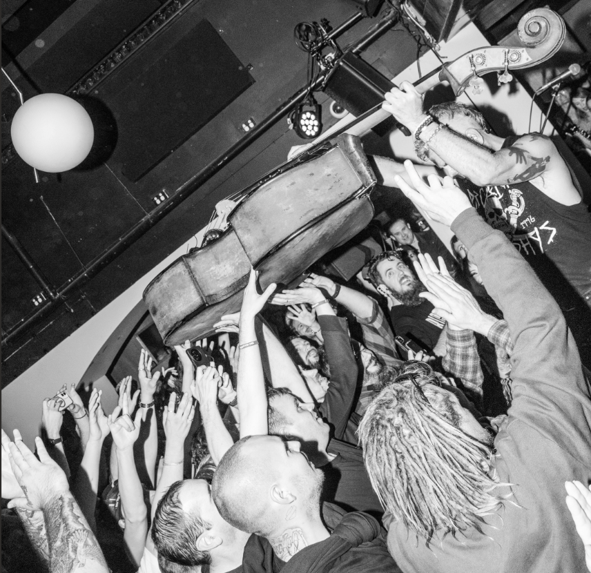 thelivingendaus's tweet photo. Some epic photos from one of our live shows
Photo credit - Jack Gruber https://t.co/mvVH7gyVv9