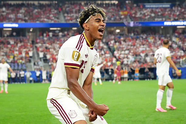 RobyPoto's tweet photo. No. J didn’t forget about Lamine, just wanted to gather my thoughts after this incredible performance.

This was veteran-esque from Lamine, to be the best attacker on the pitch at 70% match fitness against a team made of :

—2x CL winner Doue
—WC Mbappe
—Ousmane Ballon d’Or
—Barcola vs Porro

To win a pen, to have the control of emotions needed to know when to pass, when to move, when to dribble. Those runs in behind he made… I can’t believe it, he just turned 19 and he displayed this in a semi-final against the most stacked team of all time… 

This proves that his Ballon d’Or was always his and what’s meant will always come back to you, this is a story for those who never give up and who always bet on themselves.