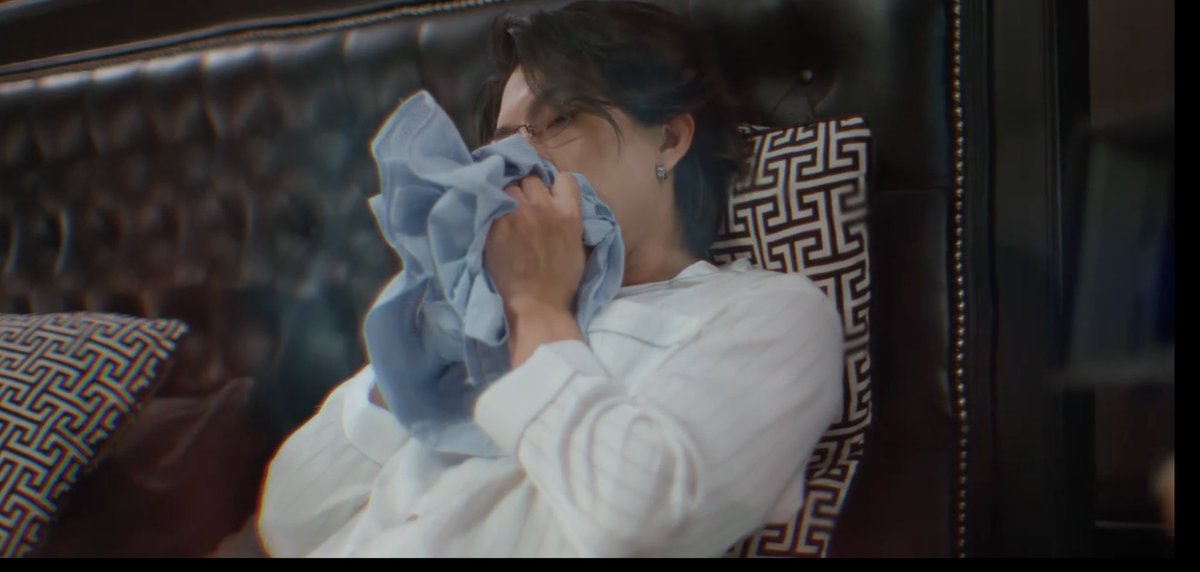 Kekebunnyworld's tweet photo. This man is going into a rut and he still respects Phatsa enough to not touch him and not dominate his omega. In all the stories I’ve read the Alpha would just do it and regret later, i like how he doesn’t take advantage of P
#BoatOat
#Boatyongyut
#OatPasakorn
#KNOTEP3 https://t.co/zuepi6SOvE