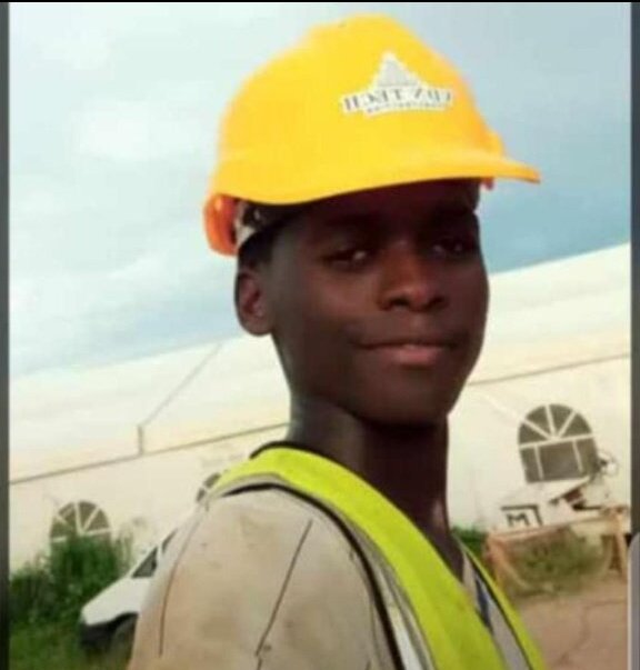 kankamoussa's tweet photo. Les 4 jeunes dont Macky Sall avait ôté la vie, dans sa dernière tentative désespérée de s'accrocher au Pouvoir: 
- Alpha Yéro Tounkara, 22 ans, étudiant 
- Landing Camara, 16 ans, élève
- Prosper Célestin Senghor, 23 ans, étudiant 
- Modou Guéye, 23 ans, marchant ambulant https://t.co/jjAXpcdeeM