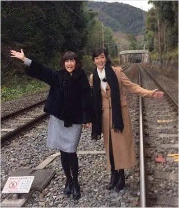 lorinser_user's tweet photo. なんとたった1人で松本伊代・早見優・電車の全部をやった人 https://t.co/WTJ9l3A6nh