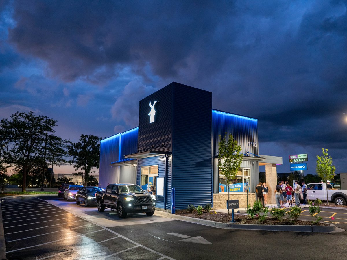 DroneVideos_com's tweet photo. It's your photoshoot, we work on your schedule. We understand the value in photographing a business at peak times to show vehicle and pedestrian traffic. Order online and select the exact date and time you want our Drone Operator to arrive on location from dawn till dusk! https://t.co/SQURsEzwP6